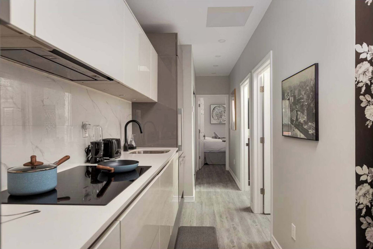 Interior 3, Modern Escape Near Queen St, Walk to Lake Ontario, Toronto