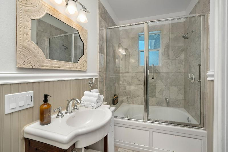 Bathroom 3, Polo House and Bungalows, Santa Barbara