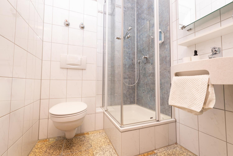 Bathroom, historic Apart, Erlangen