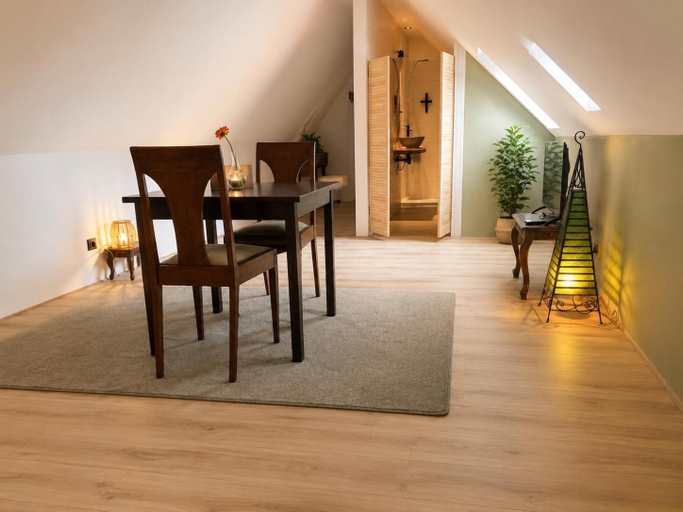 Others 5, Hotel de Koningsherberg, Aa en Hunze