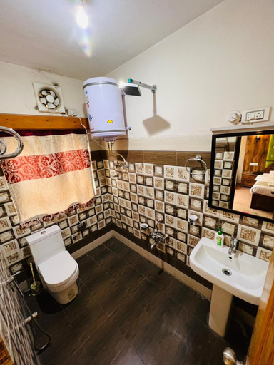Bathroom 4, The Shelter Heritage A Boutique Hotel, Srinagar