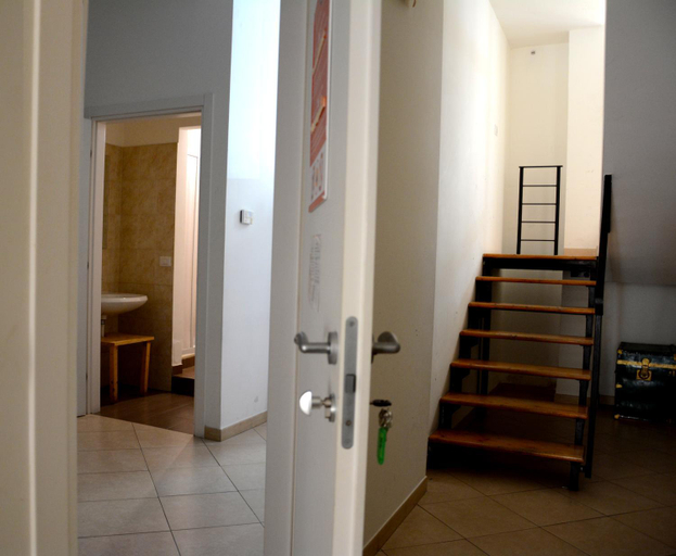 Bathroom 2, The Rock Hostel, Matera