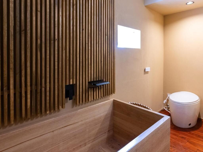 Bathroom 2, La Terra Narai, Shiojiri