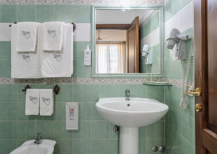 Bathroom 4, Hotel Il Tiglio, L'Aquila
