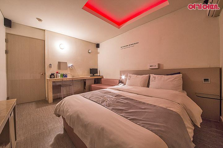 Bedroom 4, Happy Tears Hotel, Dong-daemun