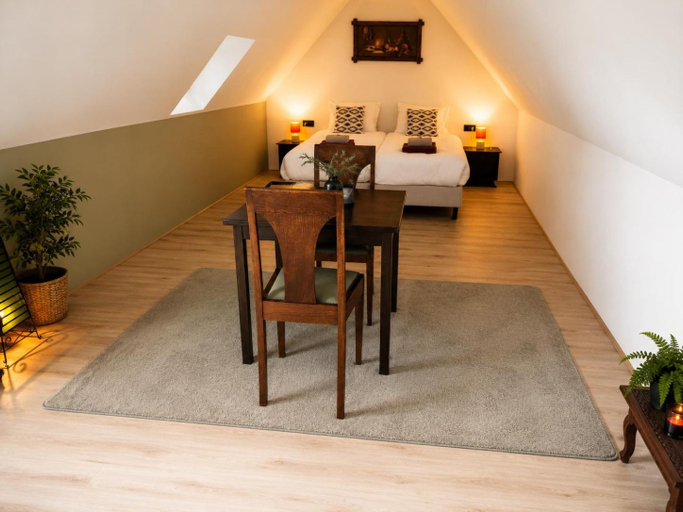 Others 4, Hotel de Koningsherberg, Aa en Hunze