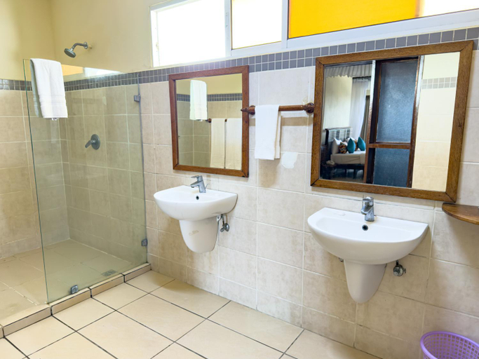 Bathroom, CityBlue Creekside Hotel & Suites, Mombasa, Nyali