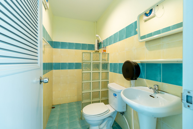 Bathroom 4, アット ホーム ホテル, Hua Hin