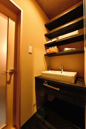 Bathroom, Miro Hachijo Genmachi BeTei, Kyoto