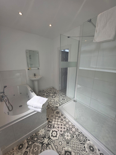 Bathroom 4, Rivelyn Hotel Bar & Restaurant, North Yorkshire