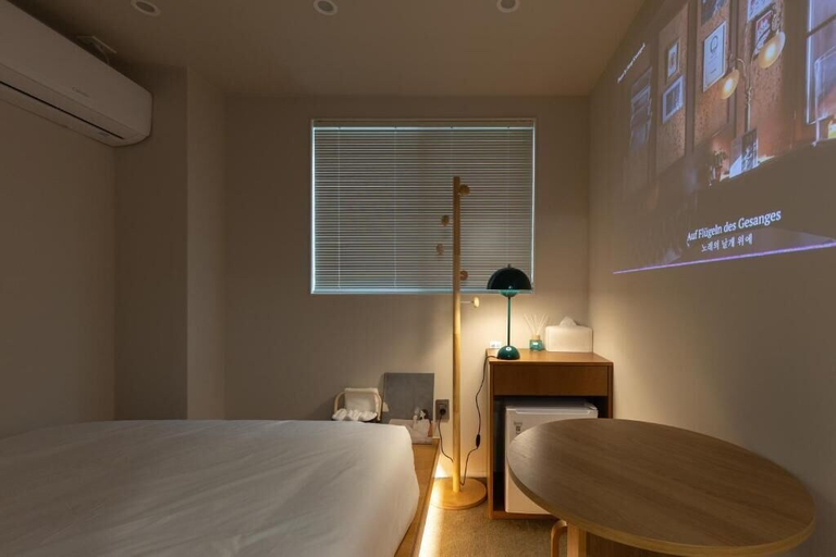 Room 5, Lua Hotel, Gangbuk