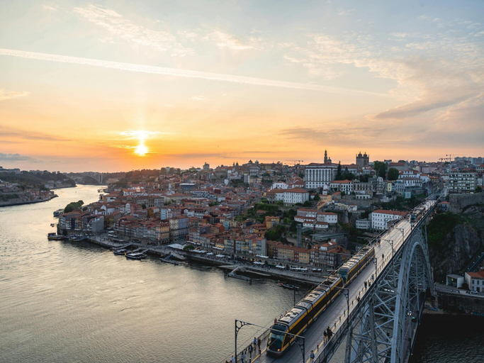 3, Central Porto apartment with balcony, Porto