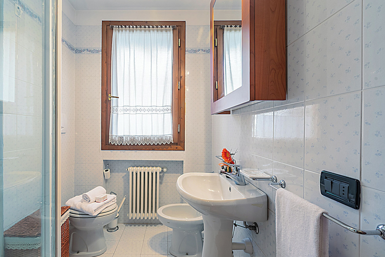 Bathroom 2, Appartamento Azzurri Di Italia, Torino