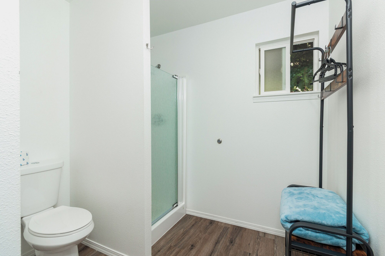 Bathroom 3, Sea Echo Motel – Lincoln City, Lincoln
