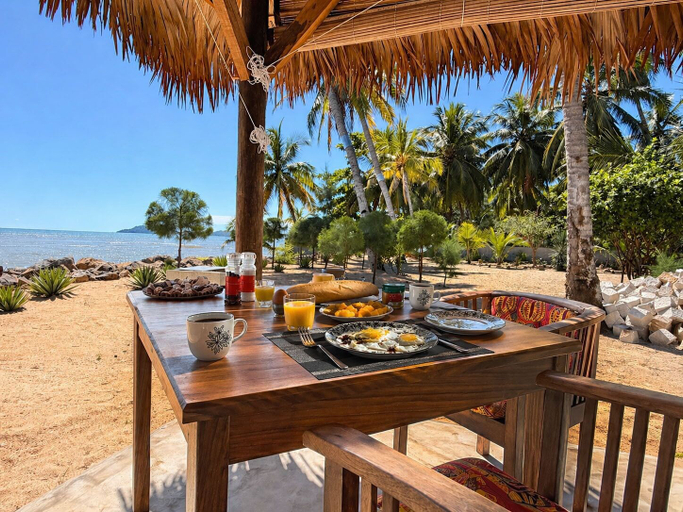 Outdoor dining 3, Maison le Rêve, Diana