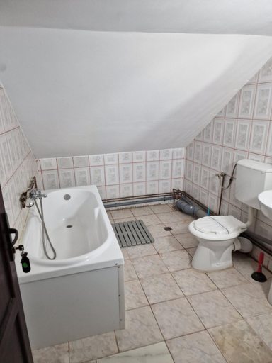 Bathroom 3, Riviera Valceana, Ramnicu Valcea