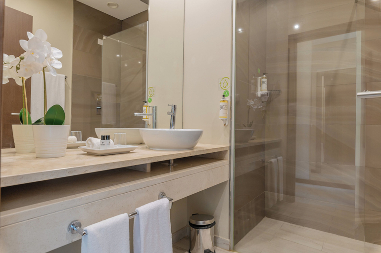 Bathroom 5, Pestana Alvor Park, Portimão