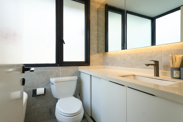 Bathroom 4, Shanghai Lane, Shanghai