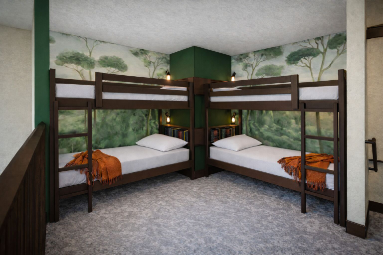 Room 5, Dellshire Resort, Sauk