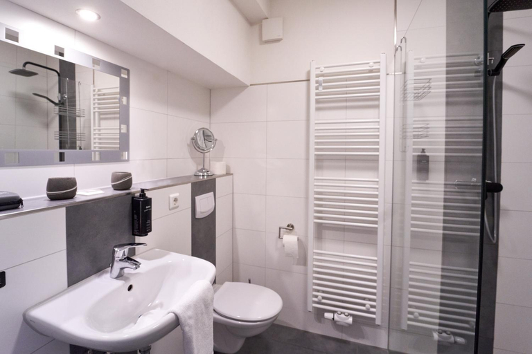 Bathroom 3, Hotel Rathaus, Goslar