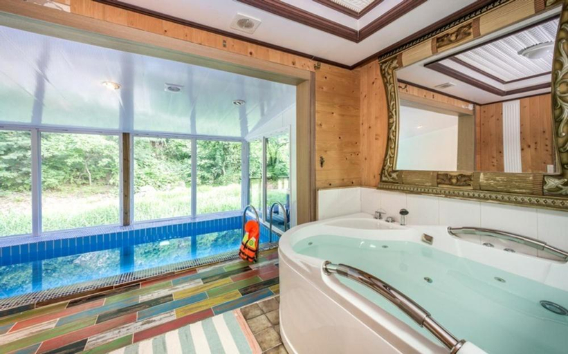 Bathroom 4, Gapyeong Aqua Valley Poolvilla, Gapyeong