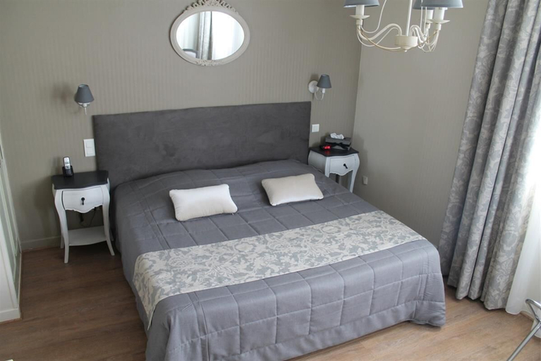 Bedroom 2, Logis Hotel La Croix Du Sud, Morbihan