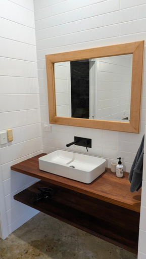 Bathroom 5, Bombua Beach House, South East Santo