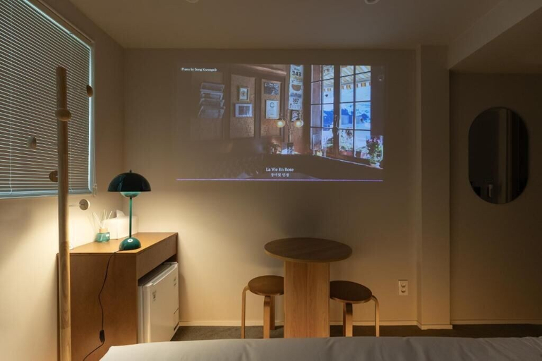 Room 4, Lua Hotel, Gangbuk