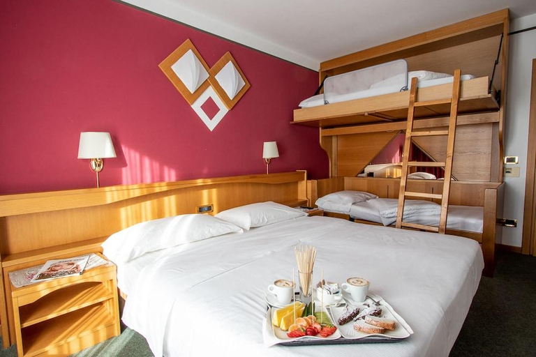Bedroom 3, Hotel Santanton, Sondrio