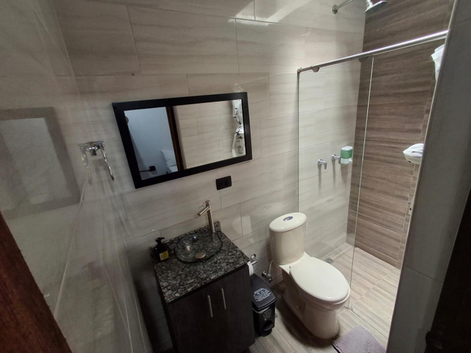 Bathroom 5, Hostal Machu Picchu Medellin, Medellín