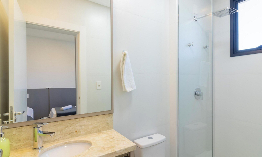 Bathroom 2, Aptos em prédio a 90 m da praia de Perequê - RIHs, Porto Belo