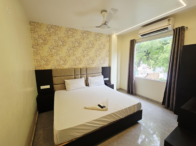 Bedroom 2, Hotel Arya, Varanasi