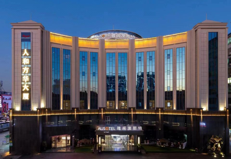 Exterior & Views