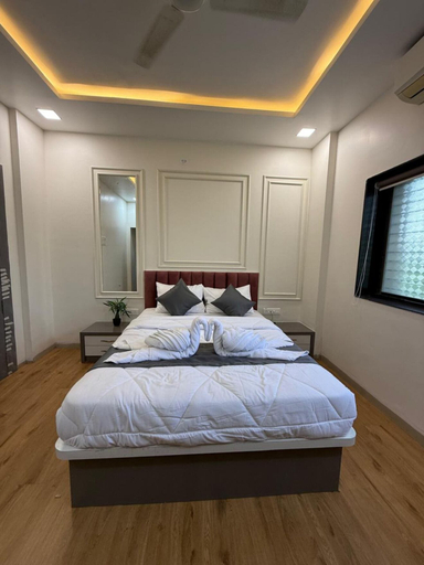 Room 5, Hotel Chaufula Garden Lodging, Pune