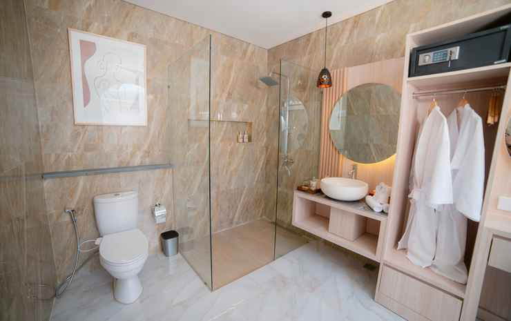 bathroom 44