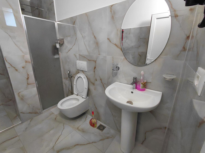 Bathroom 3, Sol Apartments Gjiri Lalzi, Durrësit