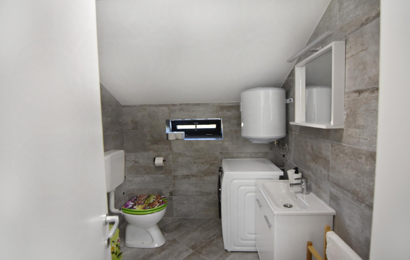Bathroom 2, Lovely apartment for a comfortable stay, Buje