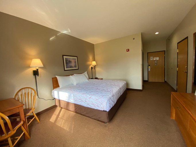 Bedroom 2, Edmore Inn, Montcalm