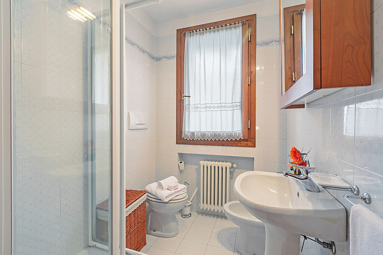 Bathroom 3, Appartamento Azzurri Di Italia, Torino