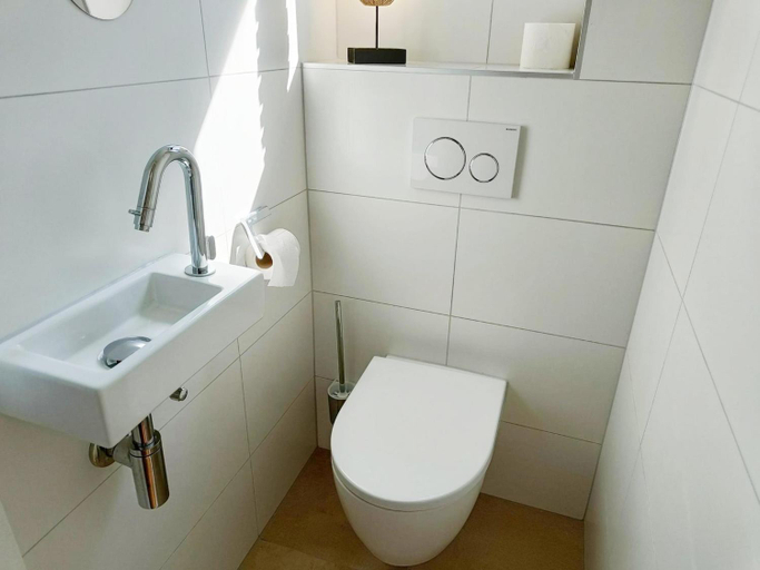 Bathroom 5, Bungalow in Breskens near the Coast, Sluis
