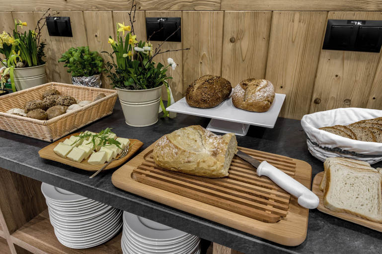 Food & Drinks 5, Royal Hill Residence, Tatra