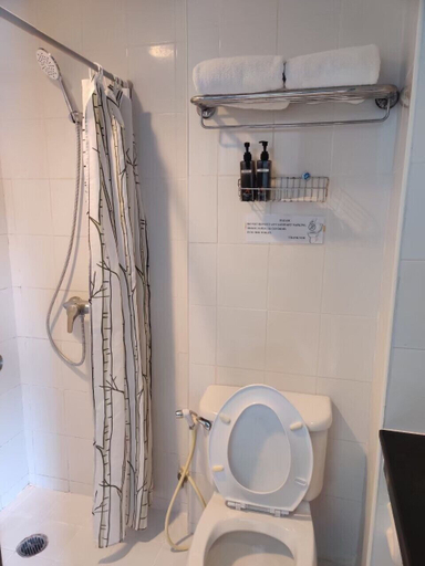 Bathroom 4, PP Charlie Beach Resort, Mueang Krabi