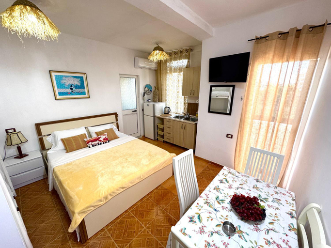 Others 4, Spille Apartment, Kavajës