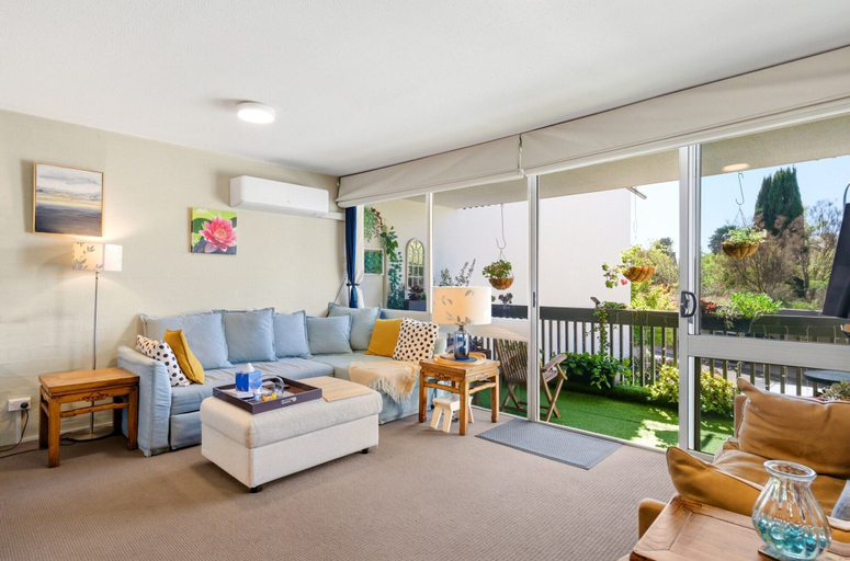 Living room 2, Airy & Arty 2-bed Old Kingston Foreshore, Canberra
