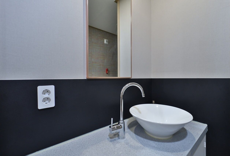 Bathroom 4, No25 Samchunpo, Sacheon