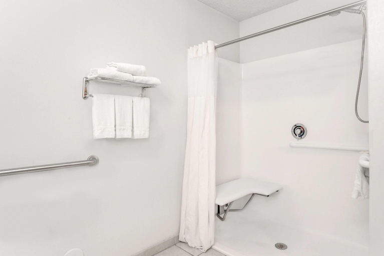 Bathroom 4, Days Inn by Wyndham Greensboro NC, Guilford