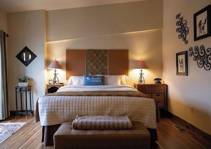 Bedroom 2, Inn at Gard Estate Wines, Benton