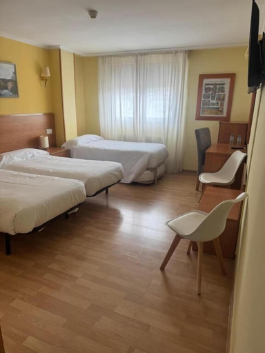 Bedroom 4, Hostal El Volante, Navarra