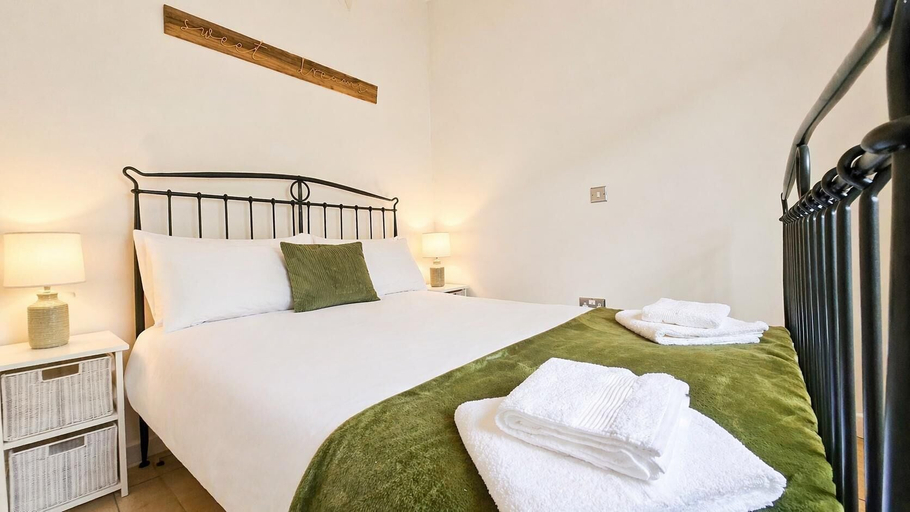 Room 5, Buttercup - 2 Bed Cottage - Red Forest Retreats, Neath Port Talbot