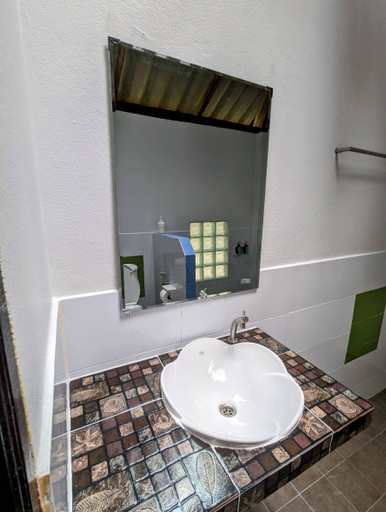 Bathroom 3, Ziggy Stardust, Muang Ranong